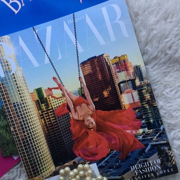 • F R E E • NEW • 4 Issues HARPER’S BAZAAR ELLE MAGAZINE Rihanna Angelina &  JLo - Picture 7 of 16